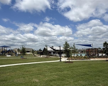 3133 Campeiro Avenue - Photo Thumbnail 14