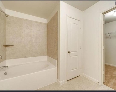1309 Shumard Drive - Photo Thumbnail 2
