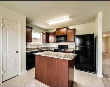 1309 Shumard Drive - Photo Thumbnail 7