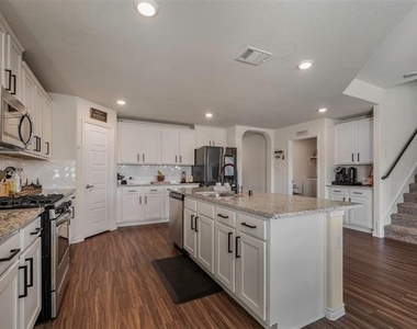 4008 Spur Trail Drive - Photo Thumbnail 10