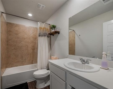 4008 Spur Trail Drive - Photo Thumbnail 3