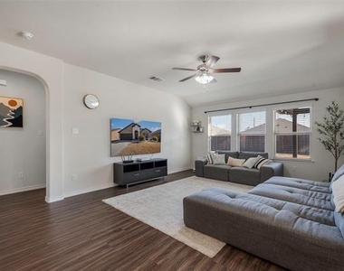 4008 Spur Trail Drive - Photo Thumbnail 13