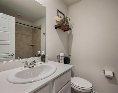 4008 Spur Trail Drive - Photo Thumbnail 8