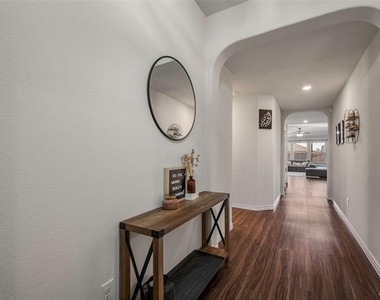 4008 Spur Trail Drive - Photo Thumbnail 2