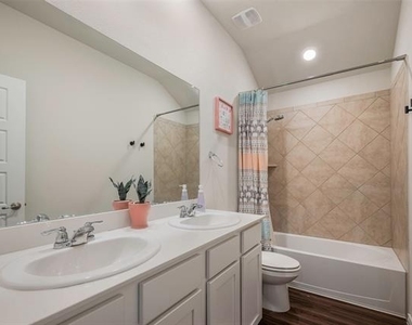 4008 Spur Trail Drive - Photo Thumbnail 7