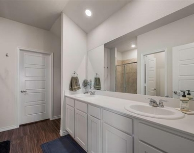 4008 Spur Trail Drive - Photo Thumbnail 5