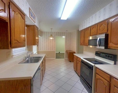 2630 Kimberly Drive - Photo Thumbnail 3