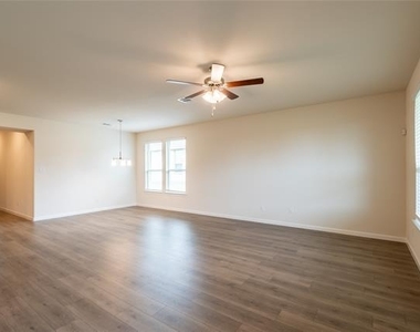 417 Vawter Drive - Photo Thumbnail 3
