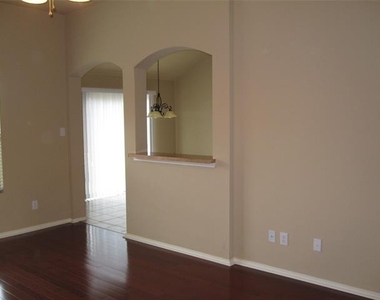 609 Twin Knoll Drive - Photo Thumbnail 2