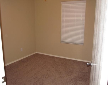 609 Twin Knoll Drive - Photo Thumbnail 13