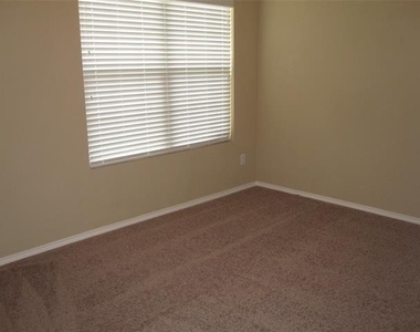 609 Twin Knoll Drive - Photo Thumbnail 12