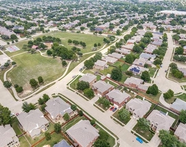 11800 Pondview Lane - Photo Thumbnail 38