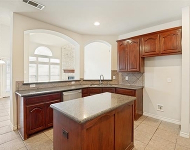 11800 Pondview Lane - Photo Thumbnail 17