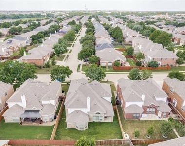 11800 Pondview Lane - Photo Thumbnail 39