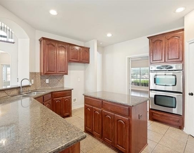 11800 Pondview Lane - Photo Thumbnail 15