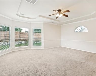 11800 Pondview Lane - Photo Thumbnail 13
