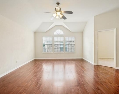11800 Pondview Lane - Photo Thumbnail 18