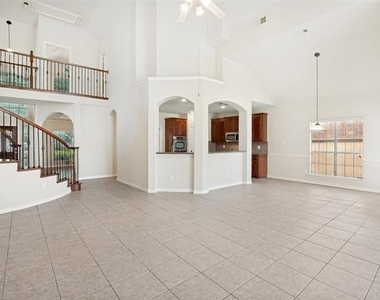 11800 Pondview Lane - Photo Thumbnail 8