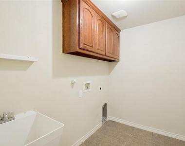 11800 Pondview Lane - Photo Thumbnail 34