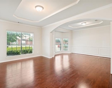 11800 Pondview Lane - Photo Thumbnail 3