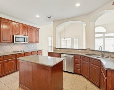 11800 Pondview Lane - Photo Thumbnail 16