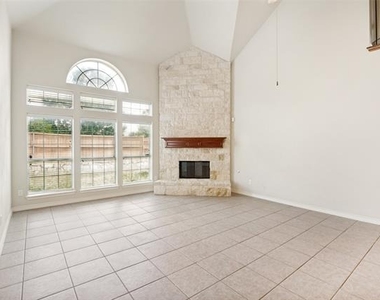 11800 Pondview Lane - Photo Thumbnail 7