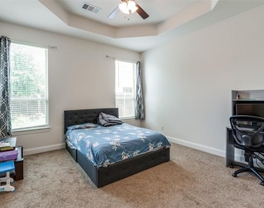 462 Steele Street - Photo Thumbnail 12