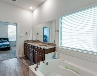 462 Steele Street - Photo Thumbnail 13