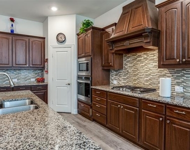 462 Steele Street - Photo Thumbnail 9