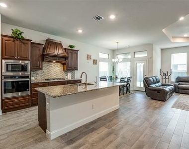 462 Steele Street - Photo Thumbnail 5
