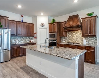 462 Steele Street - Photo Thumbnail 6
