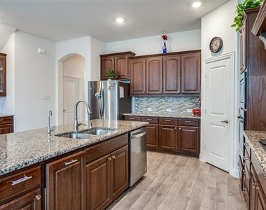462 Steele Street - Photo Thumbnail 8