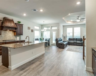 462 Steele Street - Photo Thumbnail 4