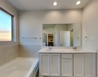 1650 Briar Hunt Drive - Photo Thumbnail 8