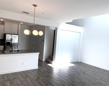3913 Crown Avenue - Photo Thumbnail 1