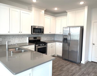 3913 Crown Avenue - Photo Thumbnail 6