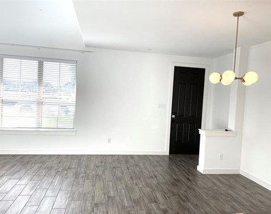 3913 Crown Avenue - Photo Thumbnail 2