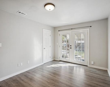 306 N Walnut Street - Photo Thumbnail 11
