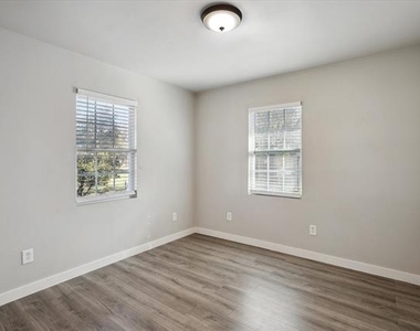 306 N Walnut Street - Photo Thumbnail 9
