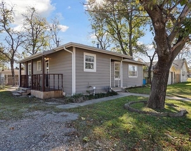 306 N Walnut Street - Photo Thumbnail 1