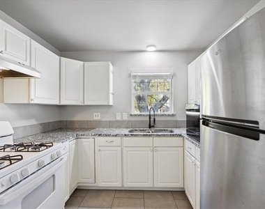 306 N Walnut Street - Photo Thumbnail 4