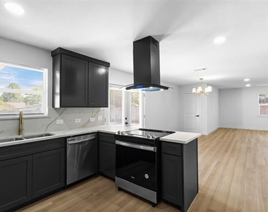 3022 Valwood Parkway - Photo Thumbnail 4
