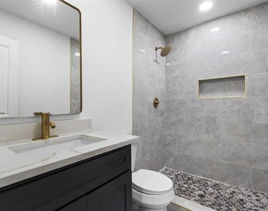 3022 Valwood Parkway - Photo Thumbnail 8