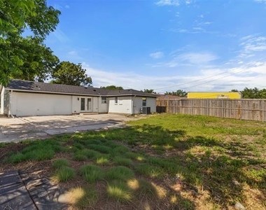 3022 Valwood Parkway - Photo Thumbnail 11
