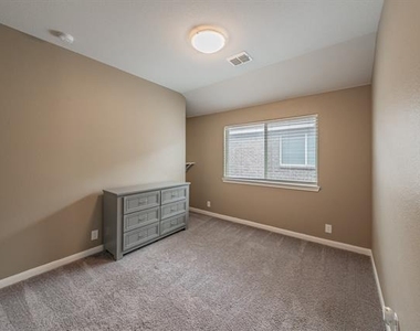 1116 Kingbird Lane - Photo Thumbnail 5