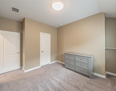 1116 Kingbird Lane - Photo Thumbnail 6