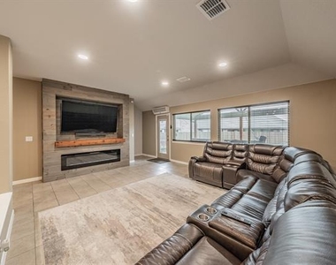 1116 Kingbird Lane - Photo Thumbnail 17