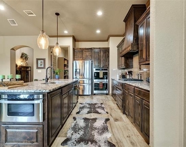 217 Maverick Court - Photo Thumbnail 10