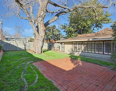 4317 Pershing Avenue - Photo Thumbnail 21