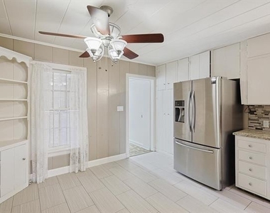 4317 Pershing Avenue - Photo Thumbnail 7